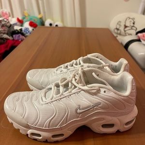 White Nike Airmax Plus Size 5Y/Womens 7